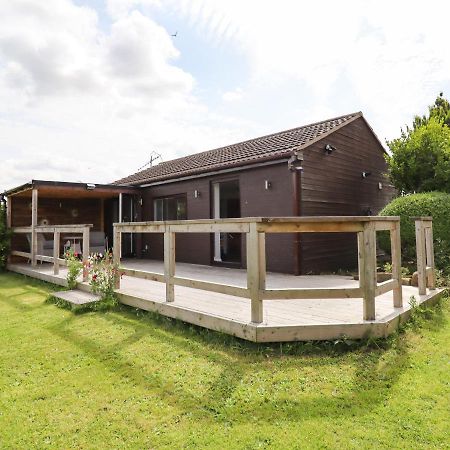Meols Holiday Lodge Уиръл Екстериор снимка