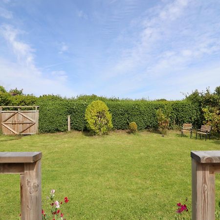 Meols Holiday Lodge Уиръл Екстериор снимка