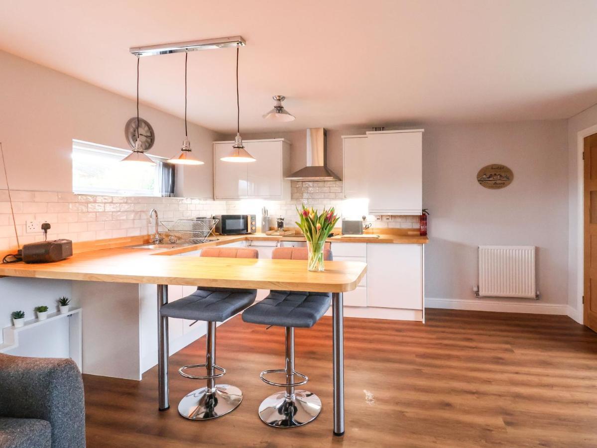 Meols Holiday Lodge Уиръл Екстериор снимка