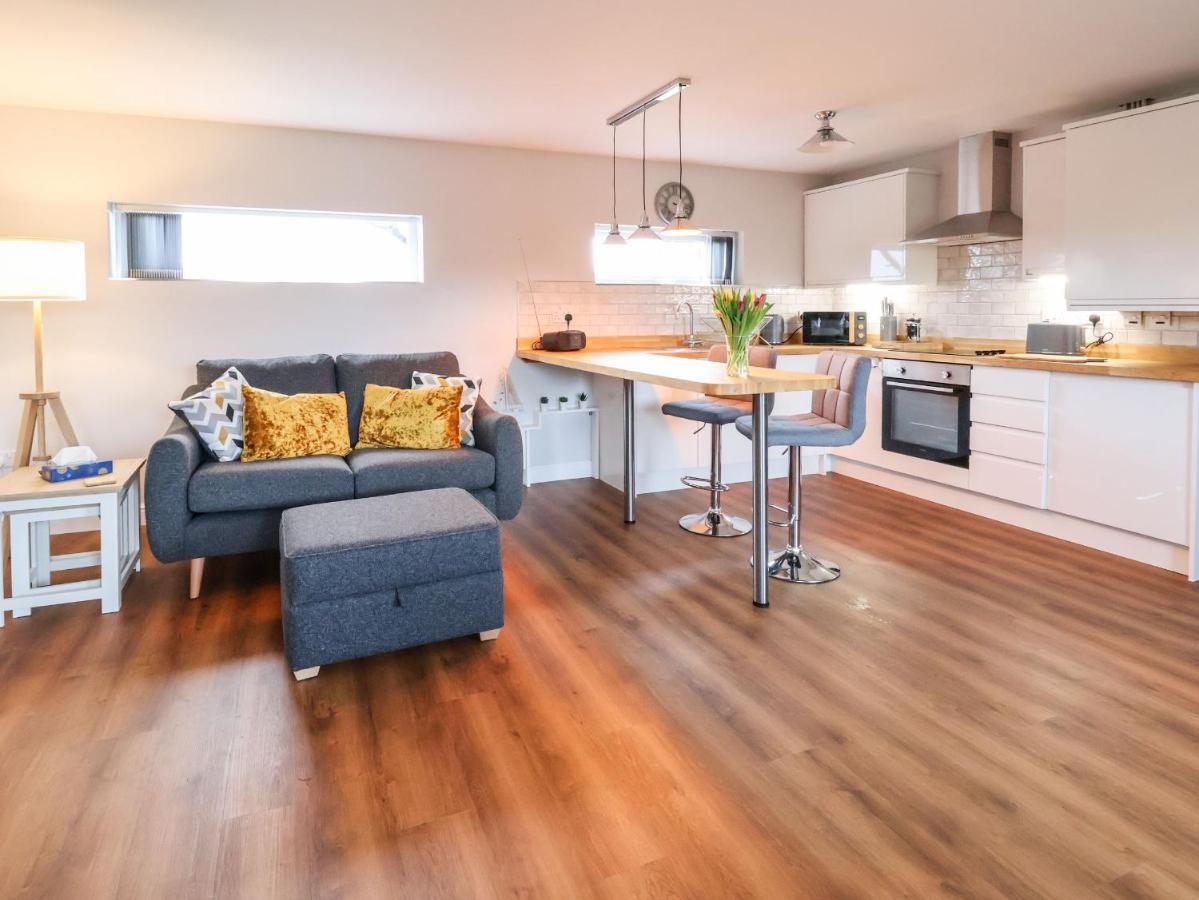 Meols Holiday Lodge Уиръл Екстериор снимка