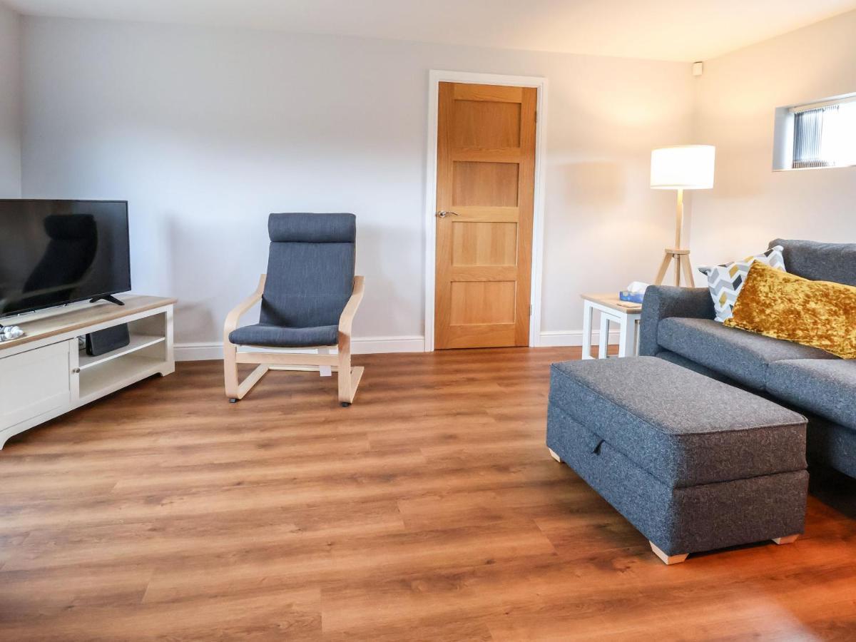 Meols Holiday Lodge Уиръл Екстериор снимка