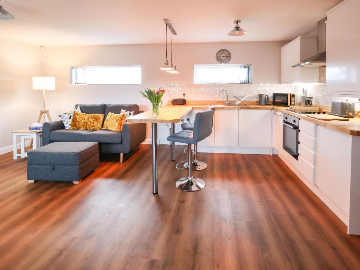 Meols Holiday Lodge Уиръл Екстериор снимка