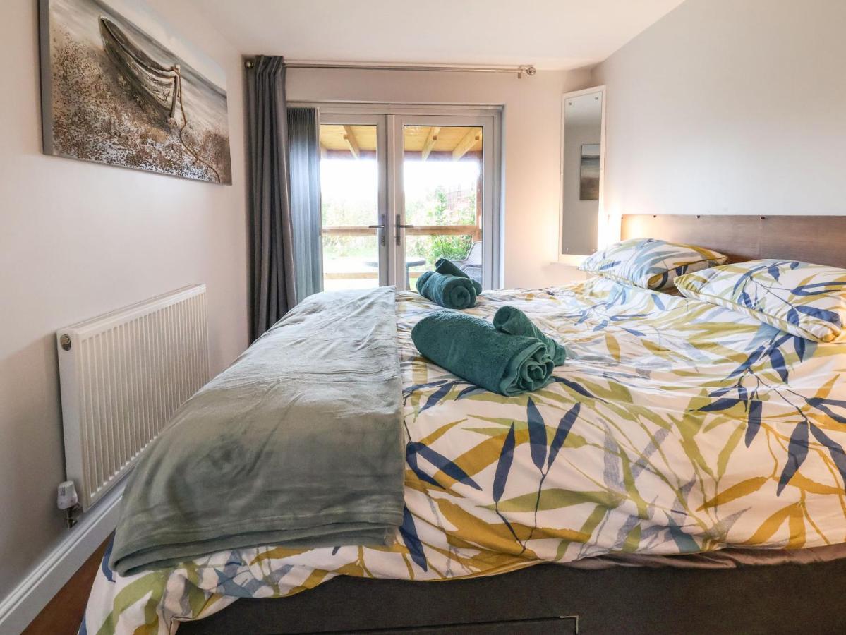 Meols Holiday Lodge Уиръл Екстериор снимка