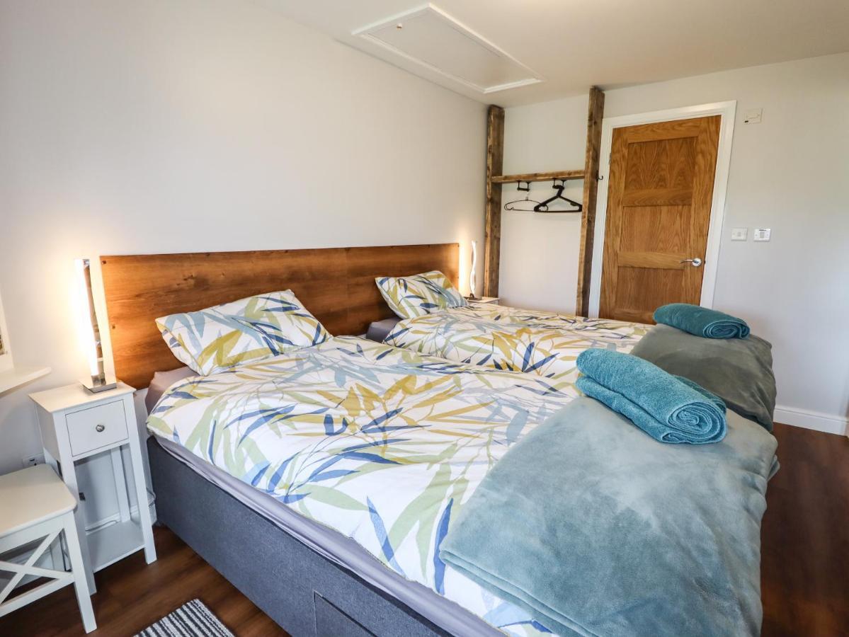Meols Holiday Lodge Уиръл Екстериор снимка