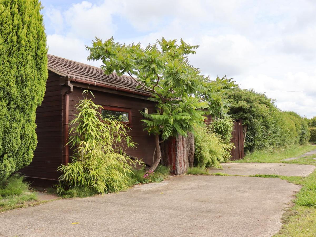 Meols Holiday Lodge Уиръл Екстериор снимка