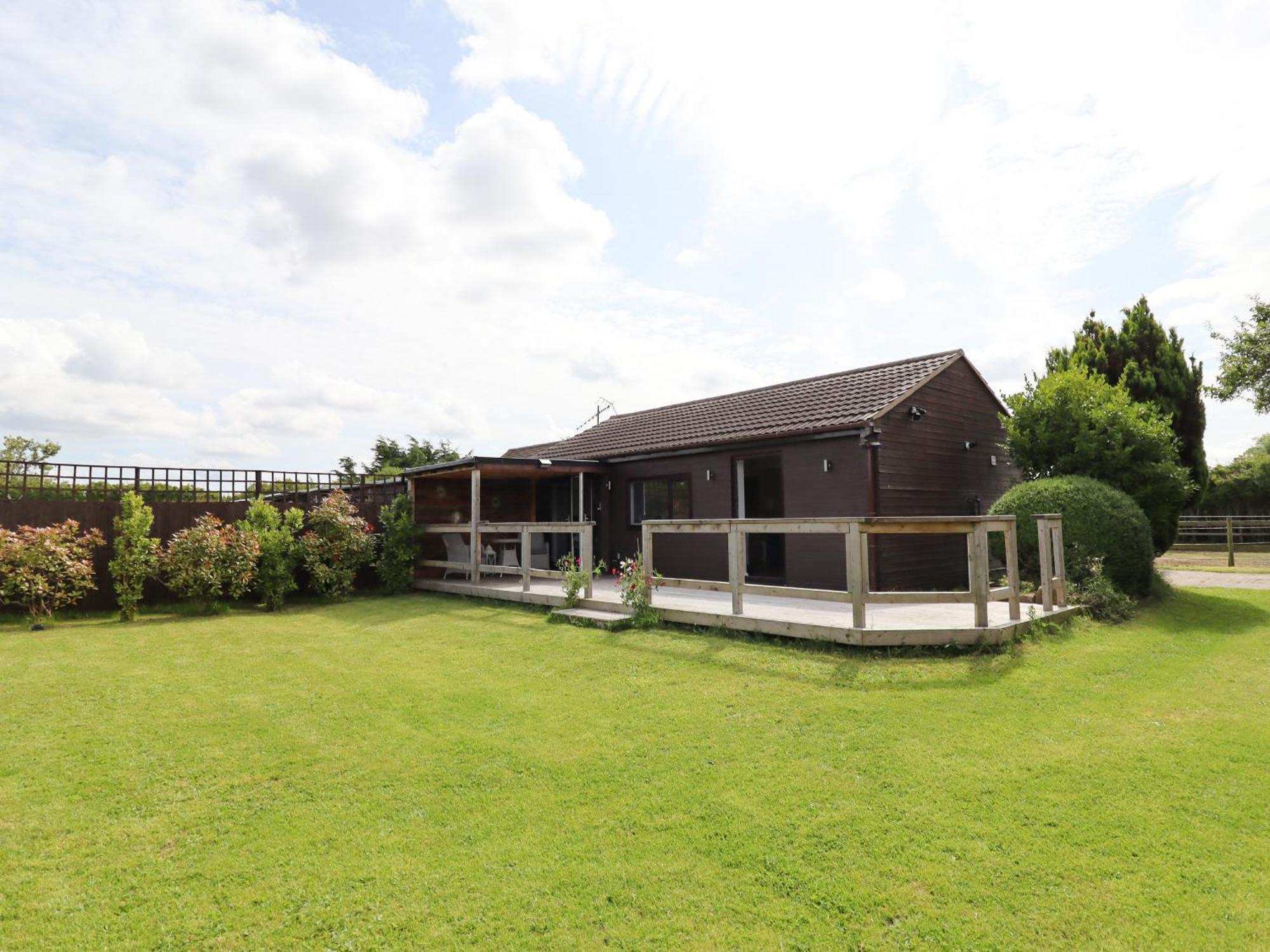 Meols Holiday Lodge Уиръл Екстериор снимка
