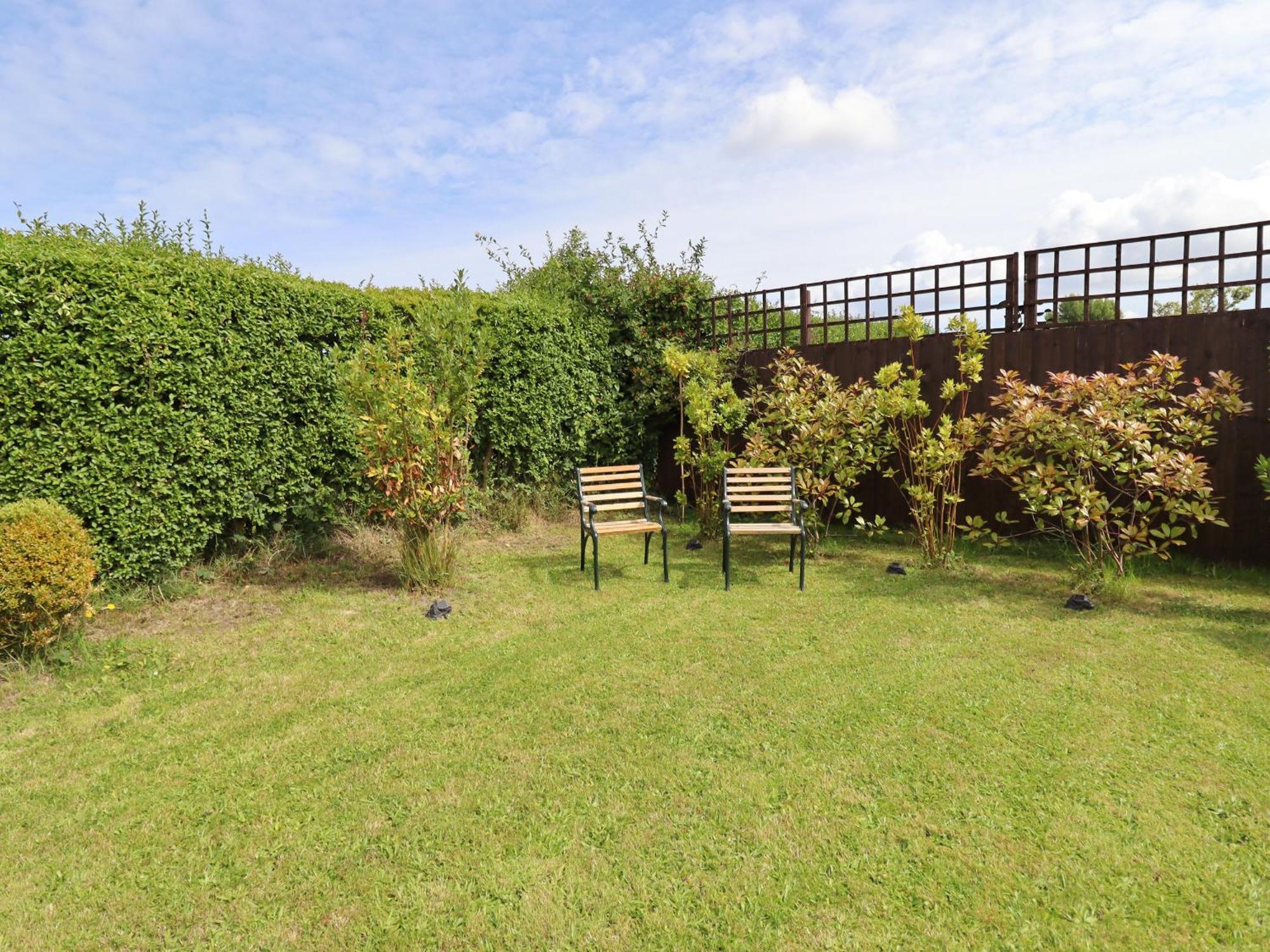 Meols Holiday Lodge Уиръл Екстериор снимка