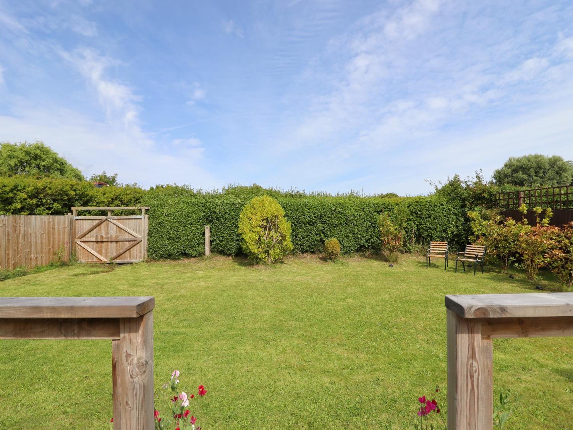 Meols Holiday Lodge Уиръл Екстериор снимка