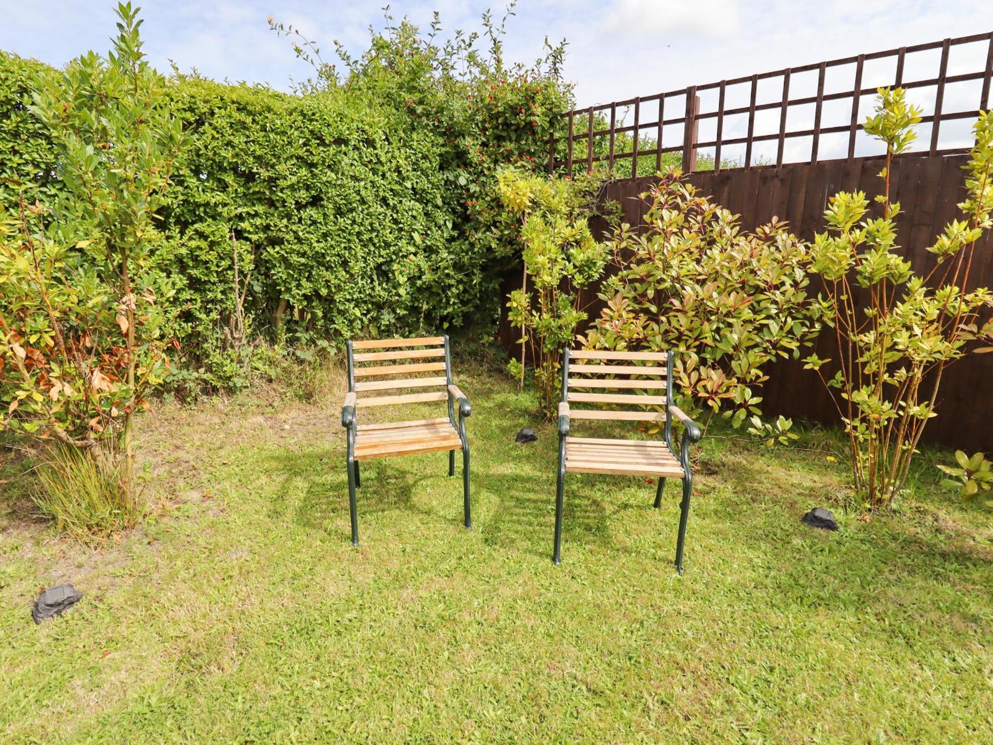 Meols Holiday Lodge Уиръл Екстериор снимка
